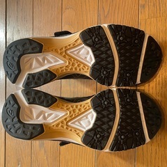 コムサイズム21cm、asics 21.5cmの画像