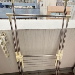 ゴミ箱、灯油タンク、物干しスタンド、の画像