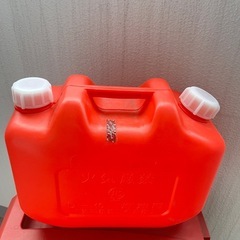 ゴミ箱、灯油タンク、物干しスタンド、の画像