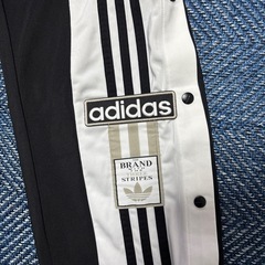 adidas ズボンSの画像