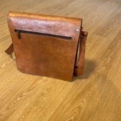スペイン製、牛革手作りのショルダーバッグの画像