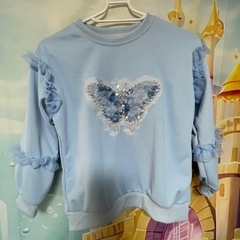 【新品】キッズ 女の子 トレーナー スパンコール 蝶々 フリル 水色　キラキラ蝶々おしゃれ（140/150）の画像