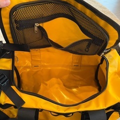 THE NORTH FACE ダッフルバッグ XS イエロー/ブラックの画像
