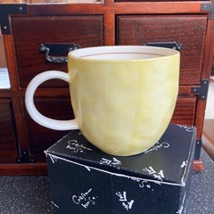 K2511-426 梟 風水マグ 黄 フクロウ マグカップ イエロー 金運 未使用品の画像