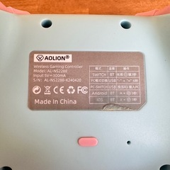 可愛い配色のプロコン Switch 無線コントローラー 使用感、多少の汚れあり まとめ買いの場合2点合わせて500円！の画像