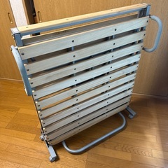 折りたたみベッドの画像