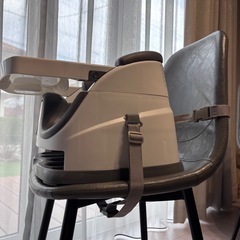 ingenuity ベビーチェア グレーの画像