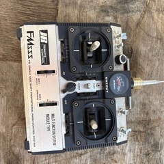  ヘリコプター エンジン2台
の画像