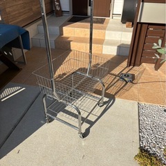 ハンガーラックの画像