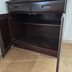 カリモク　　本棚　　食器棚の画像