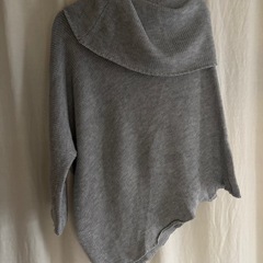 アシンメトリー　アイスグレー　ニットトップスの画像