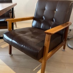 ダイニングテーブルと椅子二脚セットの画像