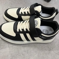 スニーカーお譲りします！！　ALLO DUCK スニーカー ホワイト/ブラック 22.5cm TU2-176の画像