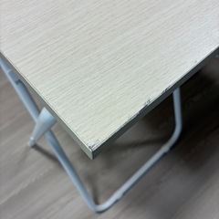 折りたたみテーブルの画像