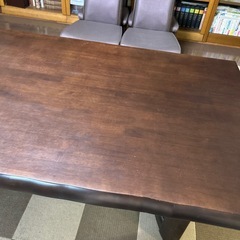 ダイニングテーブルの画像