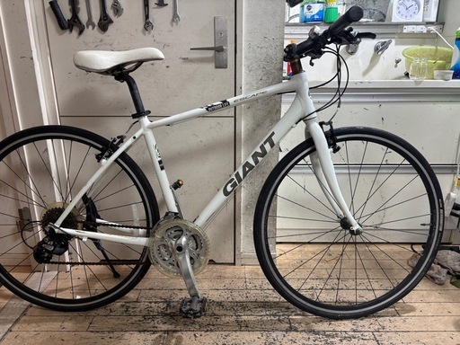 GIANT ESCAPE クロスバイク ホワイト
