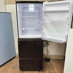 I675 🌈 ジモティー限定価格！ SHARP 冷蔵庫 グラデーションレッド (356L) ⭐ 動作確認済 ⭐ クリーニング済の画像
