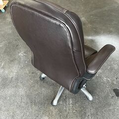 本革オフィスチェア イトーキ カテドラの画像