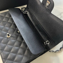 CHANEL クラシック ラージ キャビア ブラック ダブルフラップ 17番台 (未使用レベル)の画像