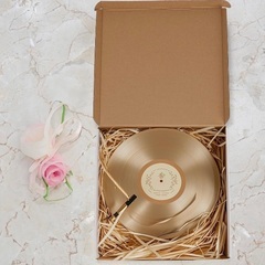 【贈答用にオススメ✨】ダンボール 白　31.8x31.8x2.6cm 25枚の画像