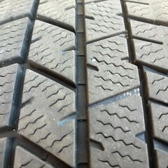 4本で、1,000円　スタッドレスタイヤ　185/65R15の画像