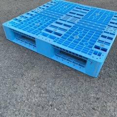プラスチックパレット900 × 900 × 150頑丈！の画像