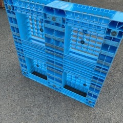 プラスチックパレット900 × 900 × 150頑丈！の画像