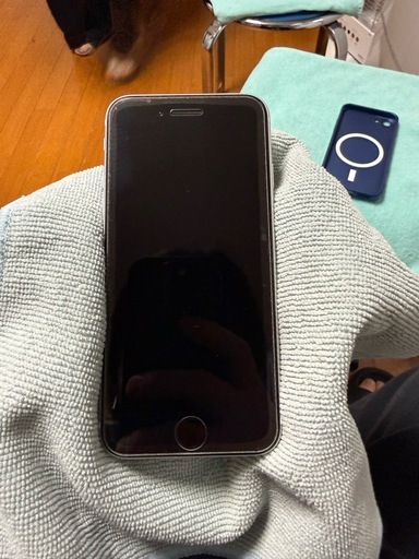 iPhone se 第2世代　64GB