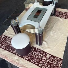 ガラステーブル 丸椅子付きの画像