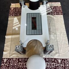 ガラステーブル 丸椅子付きの画像