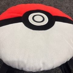 ポケモン モンスターボール クッションリュックの画像