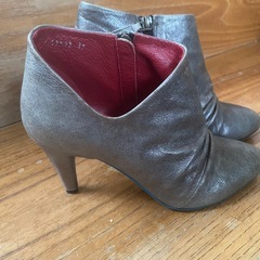 MANAのショートブーツの画像