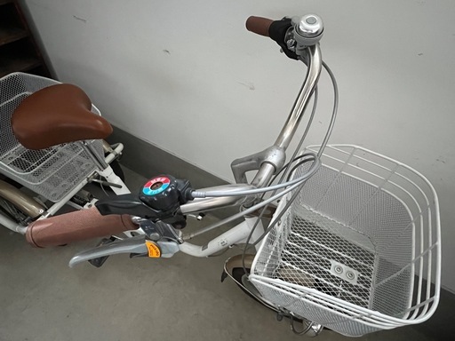 ホワイトナチュラルカラー大人用三輪車