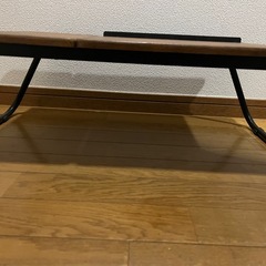 折りたたみ式パソコン用テーブルの画像