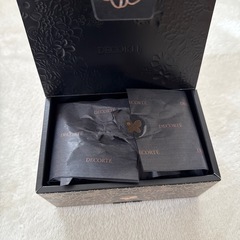 コスメデコルテ 2025限定ショッパー、ボックスの画像