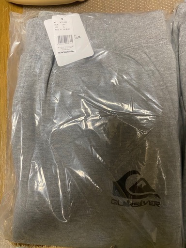 新品未開封　QUIKSILVER クイックシルバー　グレー　上下セット①