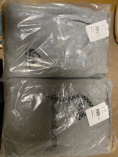 新品未開封　QUIKSILVER クイックシルバー　グレー　上下セット①