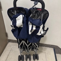 双子用ベビーカー付属品込みの画像