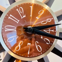 可愛い太陽型の掛け時計！の画像
