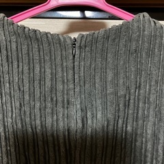 グレーカットソーの画像