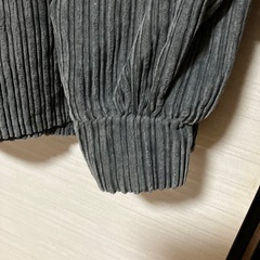 グレーカットソーの画像