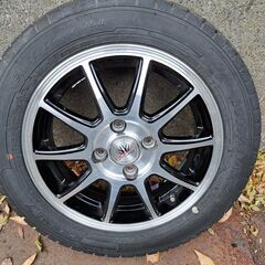 sスタットレスタイヤとアルミホイルの画像