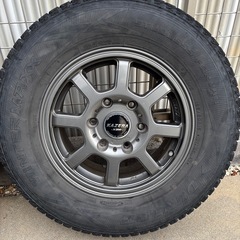 ハイエース　スタッドレスタイヤホィールセットの画像