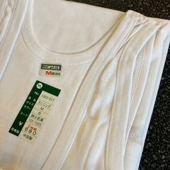 M2511-436 ランニングシャツ Mサイズ 2枚組 肌着 ホワイト 未使用品 保管汚れ有りの画像