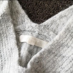 アルパカ混　ふわふわVネックバルーン袖セーターの画像