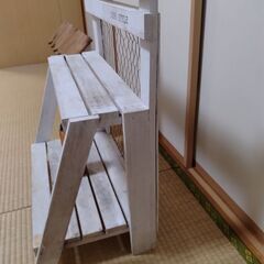 カントリー風“飾り棚の画像