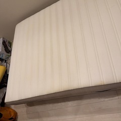 マットレス　クィーンサイズ　フレームの画像