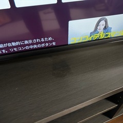 黒いテレビ台の画像