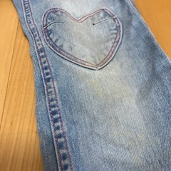 H&M ハート型ポケットのデニムパンツ　120の画像