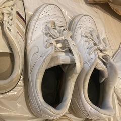 スニーカーメンズの画像